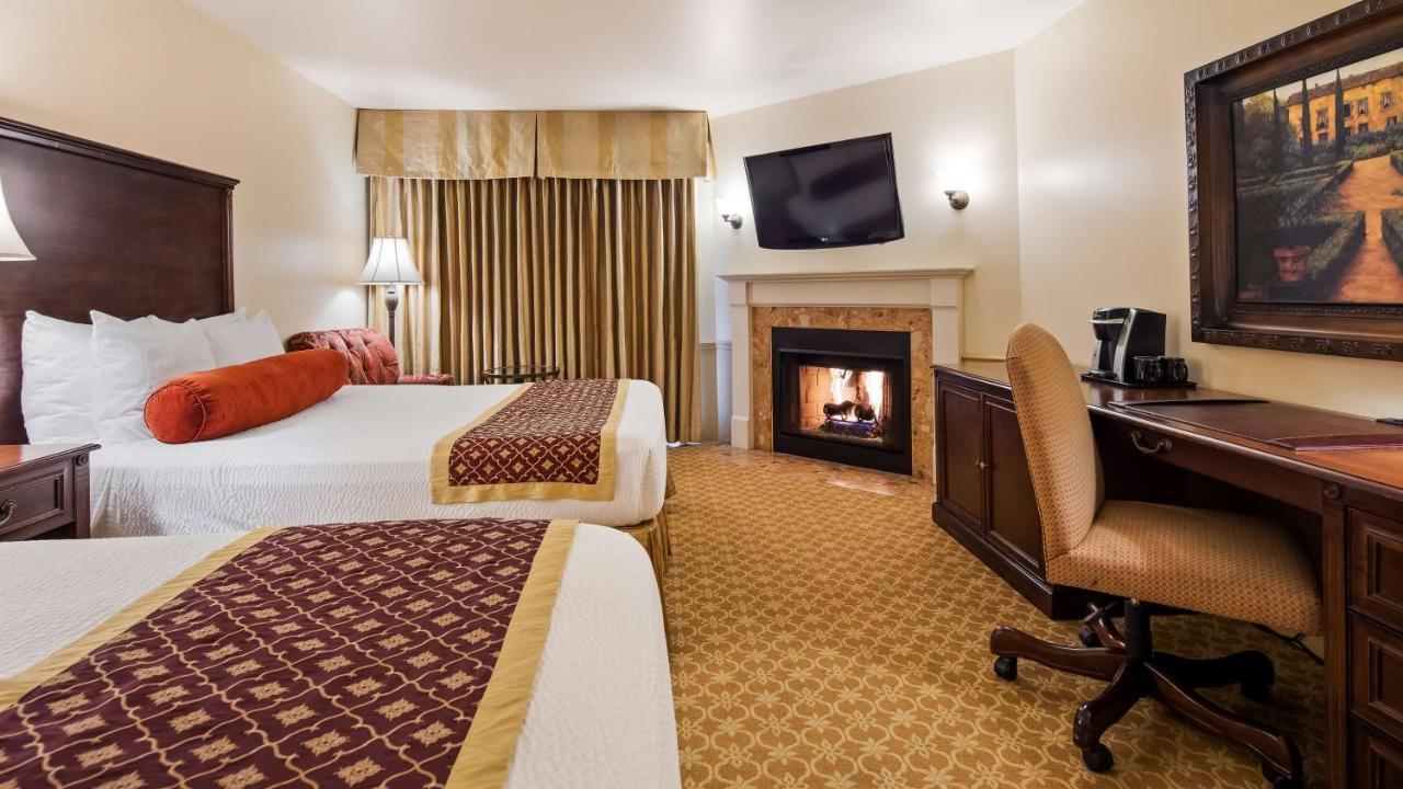 Deluxe Queen Room with Two Queen Beds and Courtyard View - Non-Smoking