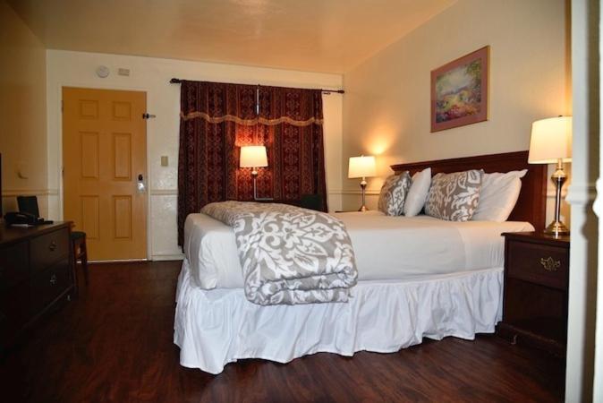 King Room,1211155276:JPEG