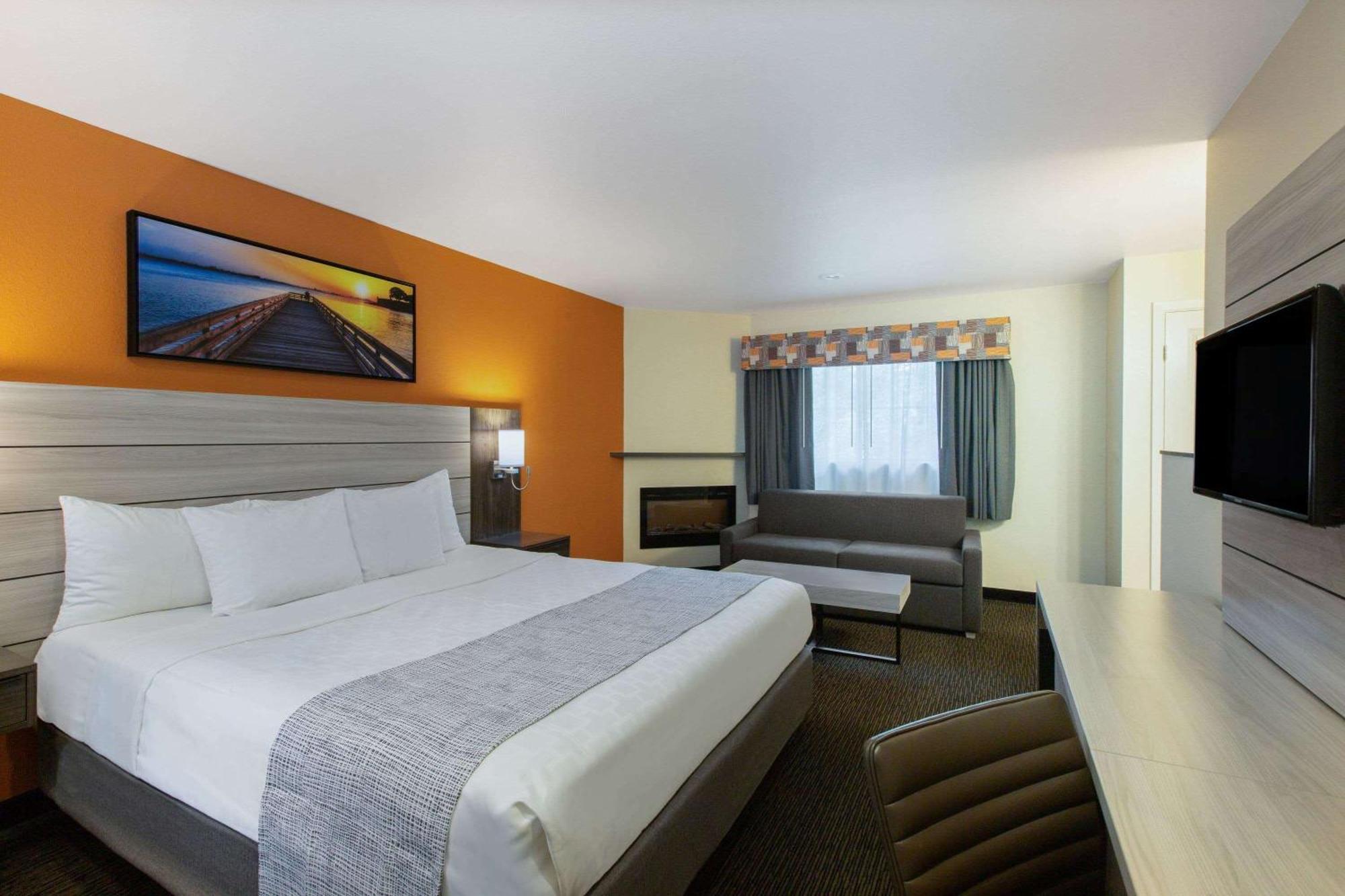 Deluxe King Room with Fireplace