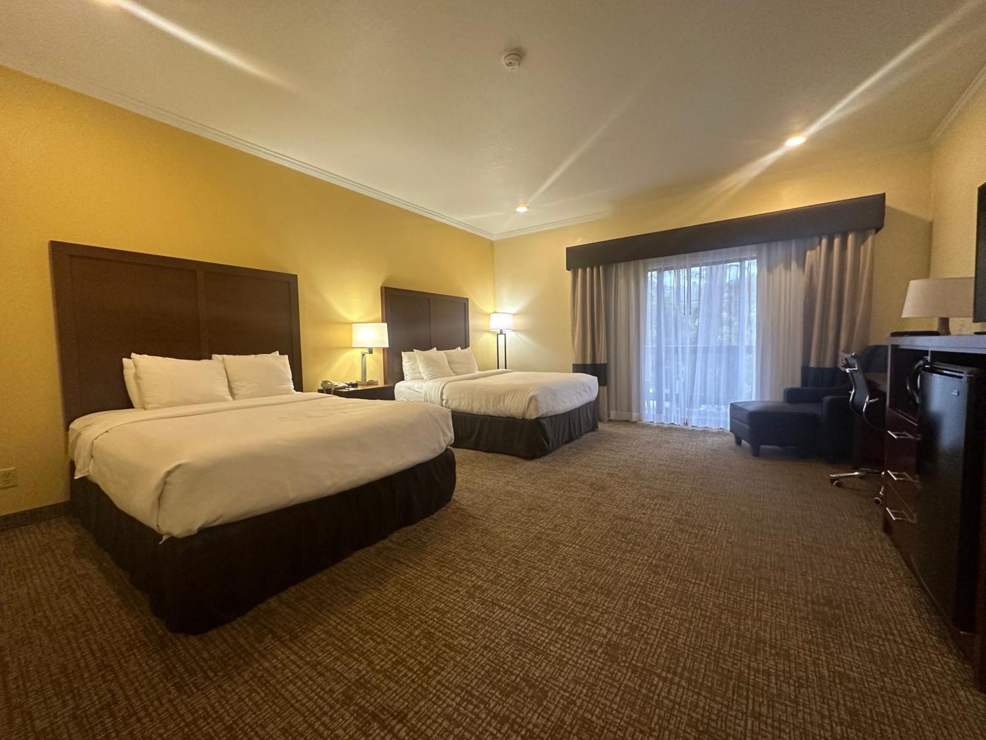 Queen Room with Two Queen Beds - Non-Smoking,1566980132:JPEG