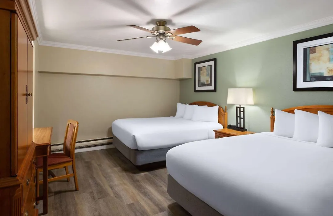 Travelodge By Wyndham Monterey Bay-1