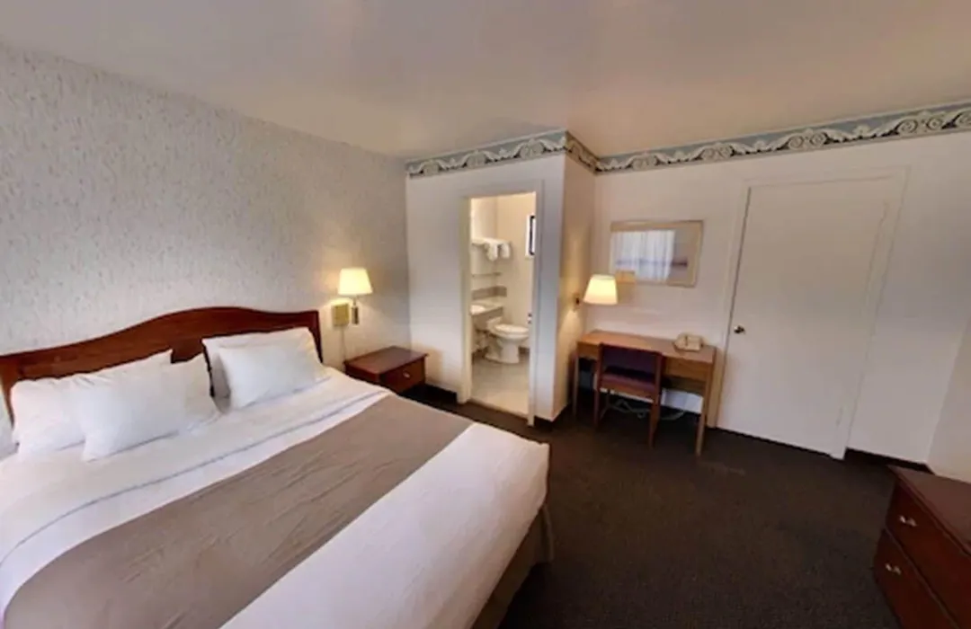 Monterey Fairgrounds Inn-1