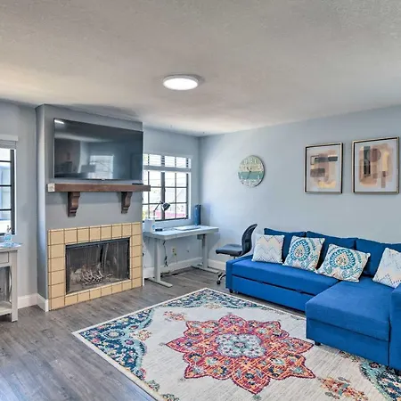 Breezy Monterey Apt: Walk To Downtown & Beach-2