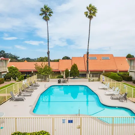 Travelodge By Wyndham Monterey Bay-3