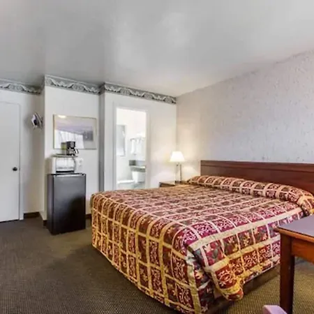 Monterey Fairgrounds Inn-2